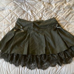 Hot topic BLK LACE TRIM PLEAT SKIRT
